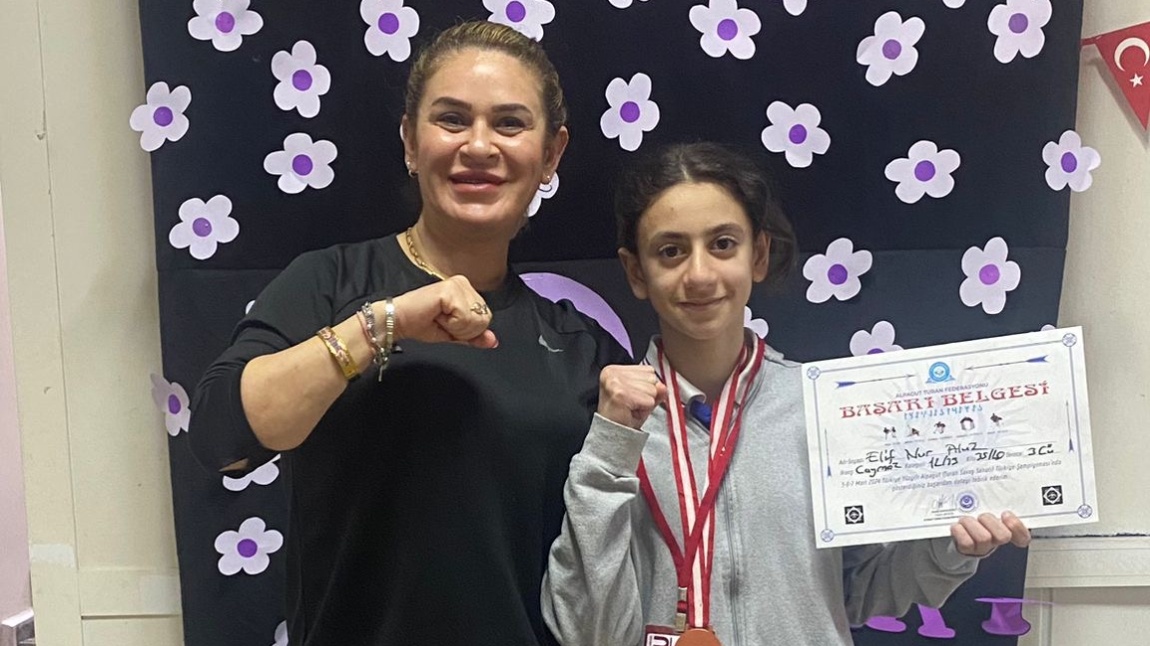 Öğrencimiz Elif Nur Aluz Kickbox Türkiye 3. sü